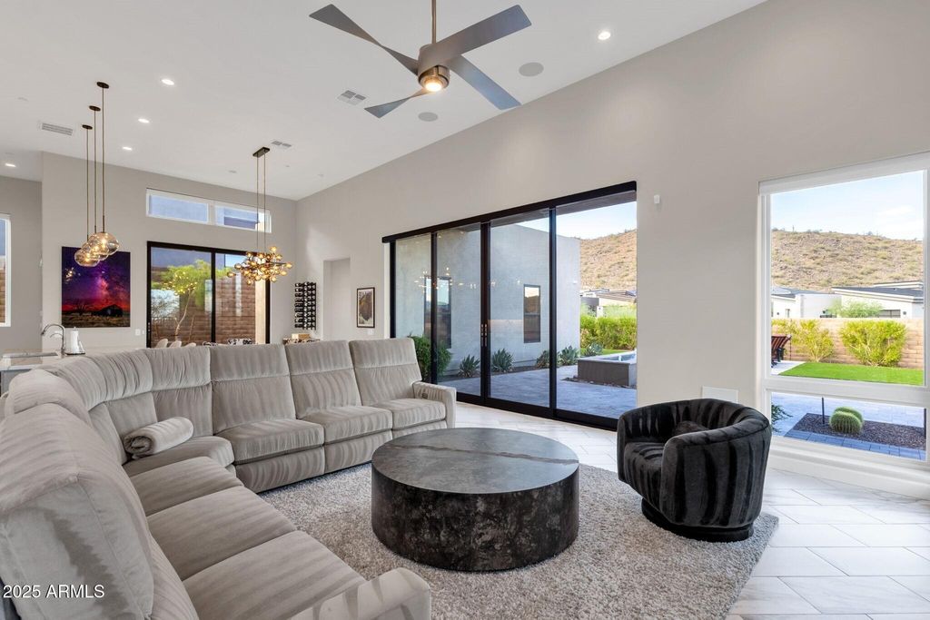 Image 11 of property listing at 14395 N VALENCIA Drive, Fountain Hills, AZ 85268