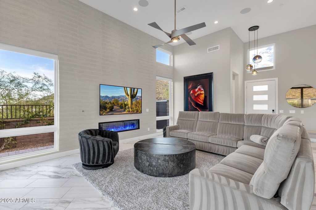 Image 12 of property listing at 14395 N VALENCIA Drive, Fountain Hills, AZ 85268