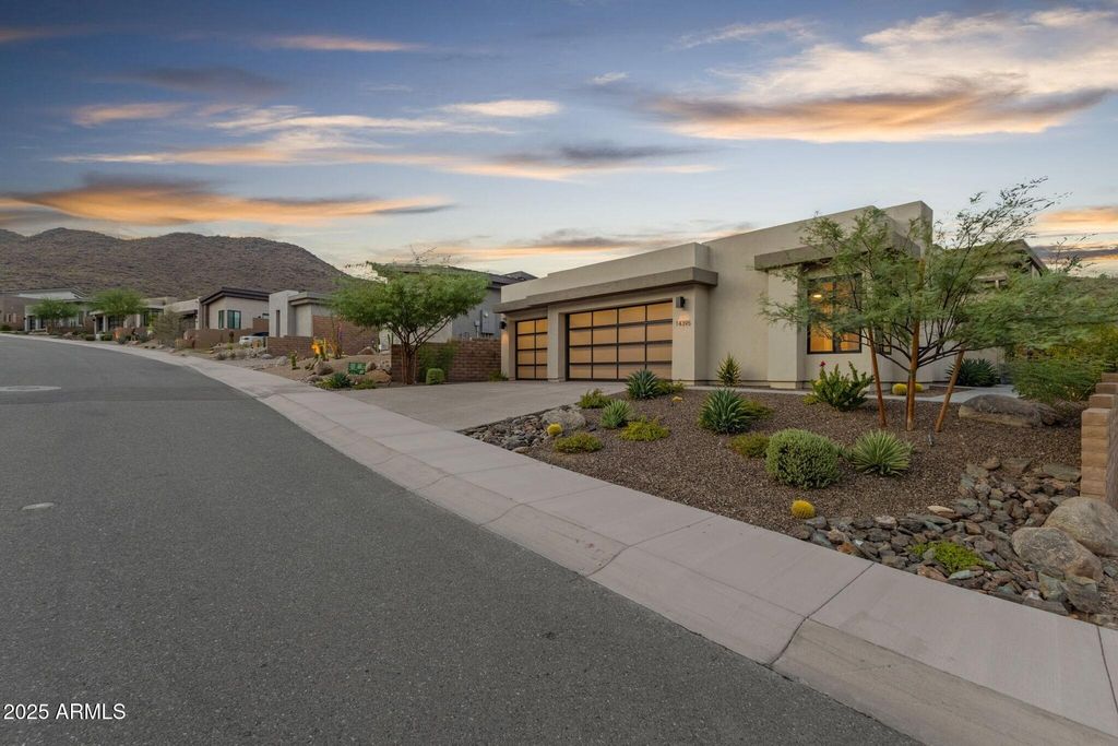 Image 3 of property listing at 14395 N VALENCIA Drive, Fountain Hills, AZ 85268