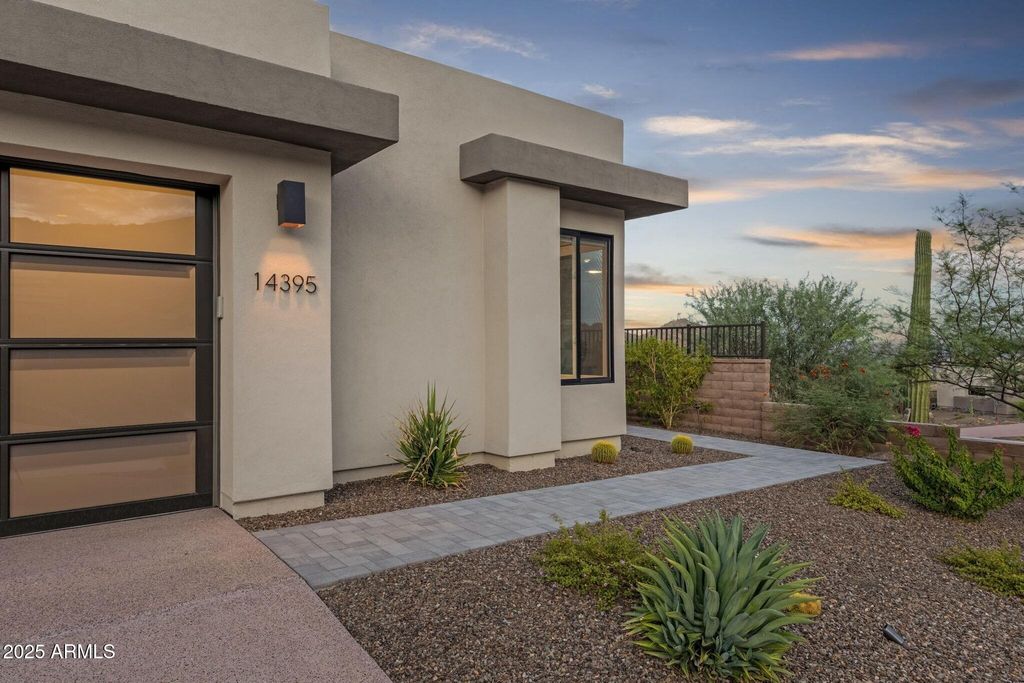 Image 5 of property listing at 14395 N VALENCIA Drive, Fountain Hills, AZ 85268