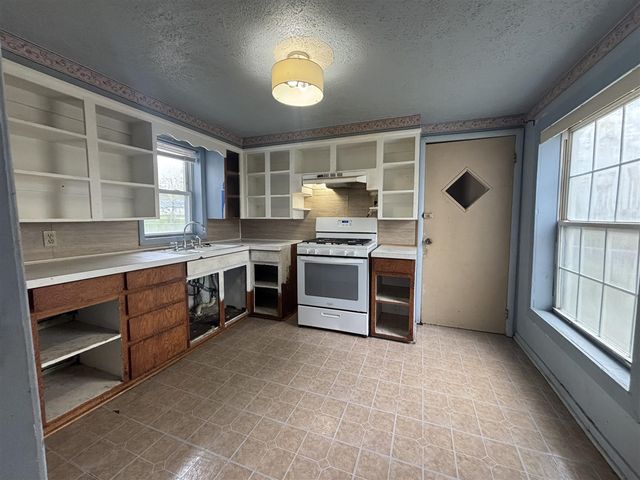 206 E 6th Street, Marion, MI 49665