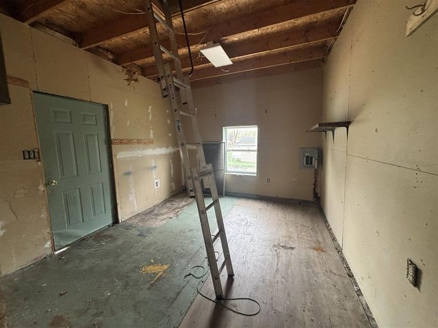 206 E 6th Street, Marion, MI 49665