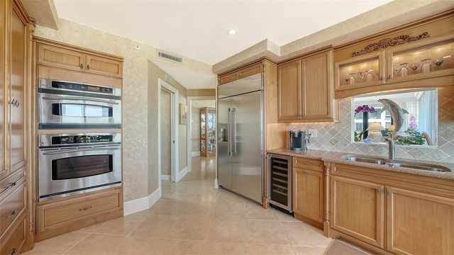 535 SANCTUARY DRIVE A401, Longboat Key, FL 34228