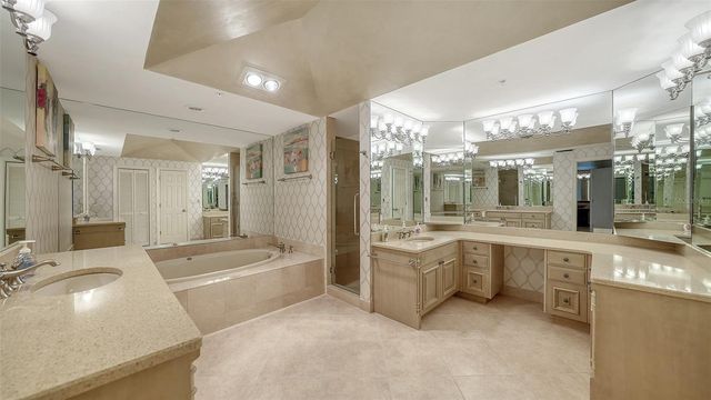 535 SANCTUARY DRIVE A401, Longboat Key, FL 34228