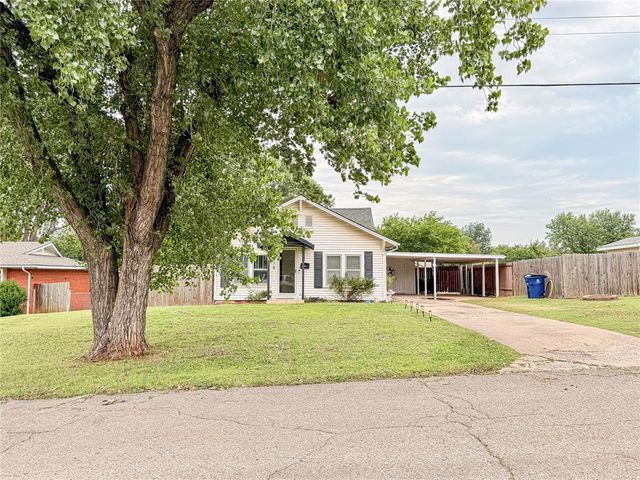 1215 N Walnut Street, Guthrie, OK 73044