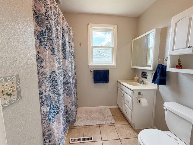 1215 N Walnut Street, Guthrie, OK 73044