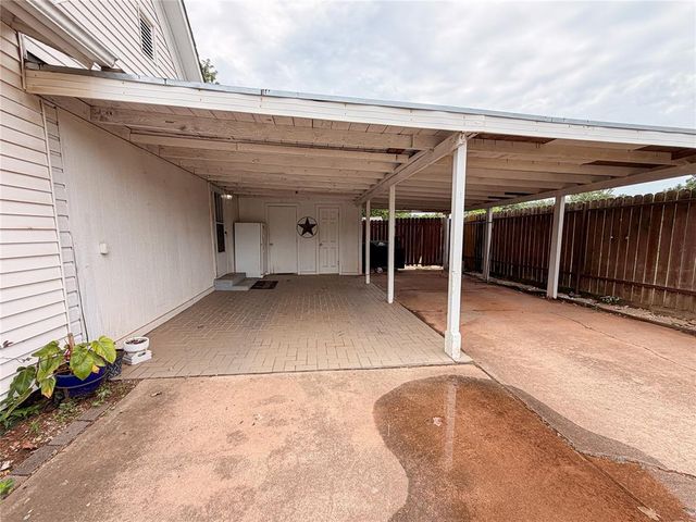 1215 N Walnut Street, Guthrie, OK 73044