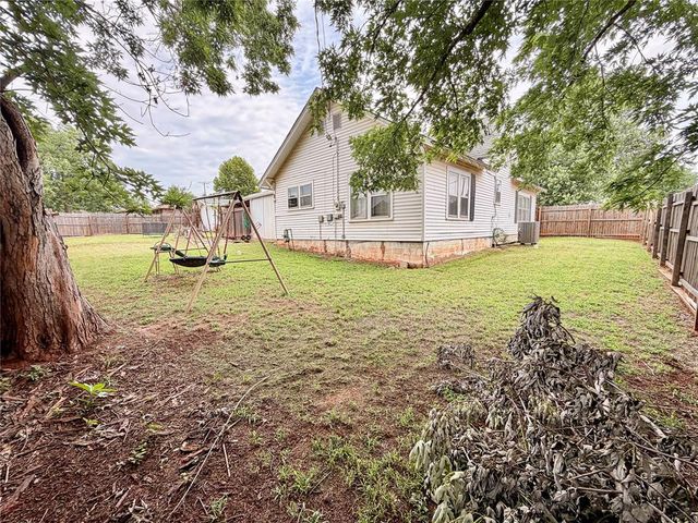 1215 N Walnut Street, Guthrie, OK 73044