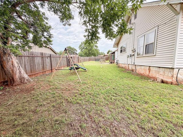 1215 N Walnut Street, Guthrie, OK 73044