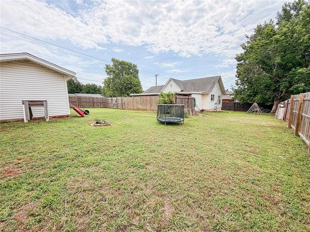 1215 N Walnut Street, Guthrie, OK 73044