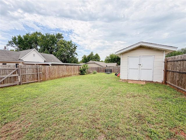 1215 N Walnut Street, Guthrie, OK 73044