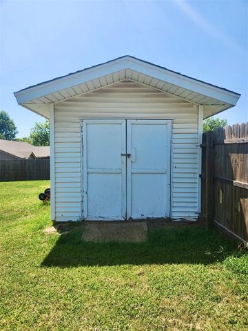 1215 N Walnut Street, Guthrie, OK 73044