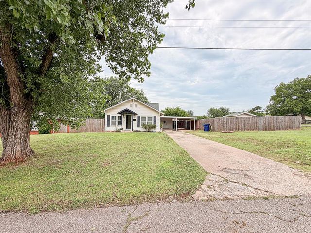 1215 N Walnut Street, Guthrie, OK 73044