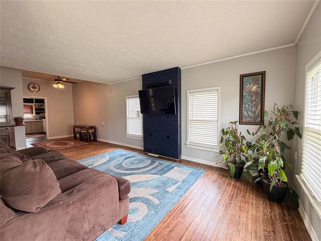 1215 N Walnut Street, Guthrie, OK 73044