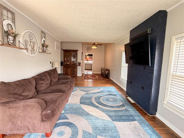 1215 N Walnut Street, Guthrie, OK 73044