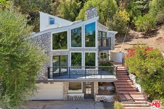 4631 Ensenada Drive, Los Angeles, CA 91364