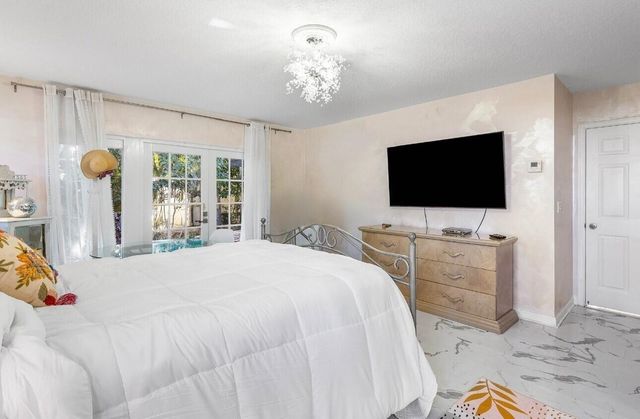 800 Lagoon Lane, Lantana, FL 33462