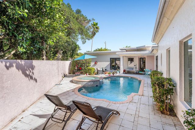 800 Lagoon Lane, Lantana, FL 33462