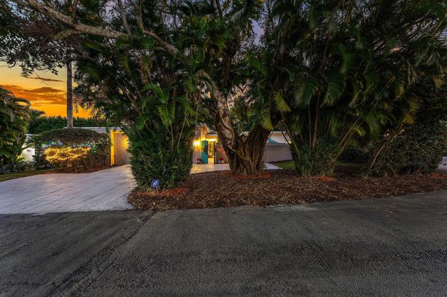 800 Lagoon Lane, Lantana, FL 33462