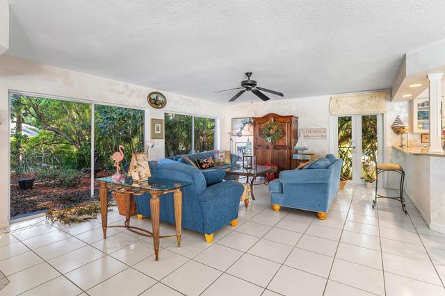 800 Lagoon Lane, Lantana, FL 33462