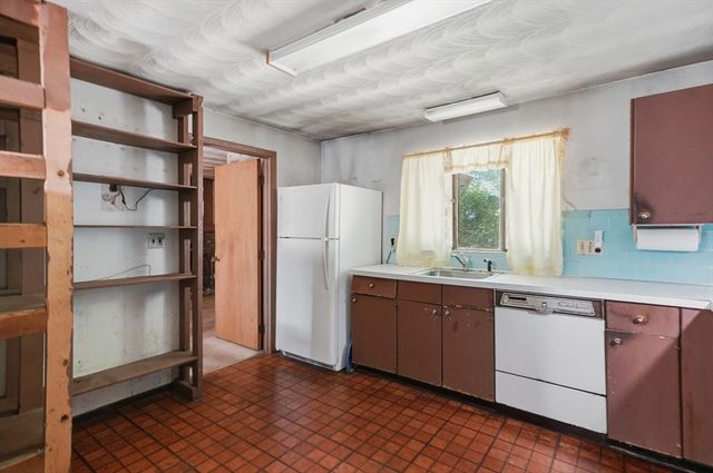 4 Porter Road, Chelmsford, MA 01824