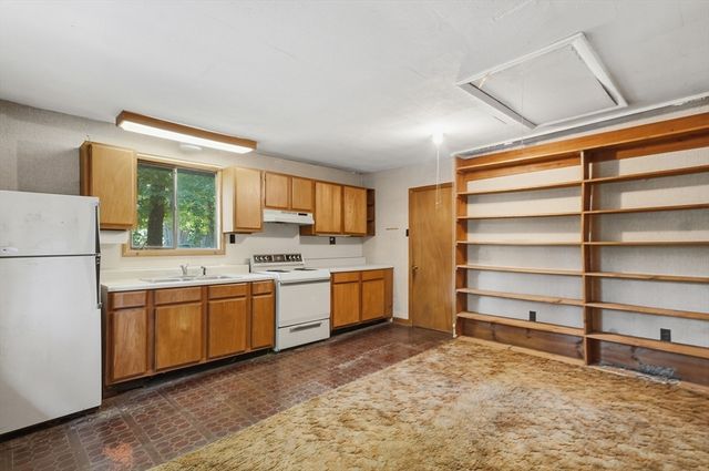 4 Porter Road, Chelmsford, MA 01824