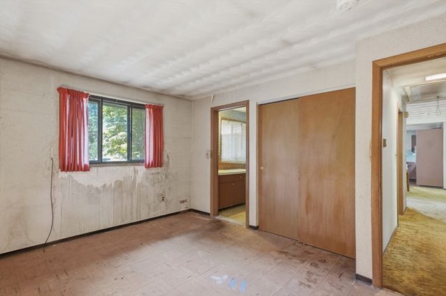 4 Porter Road, Chelmsford, MA 01824