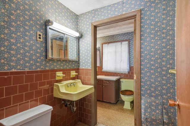 4 Porter Road, Chelmsford, MA 01824