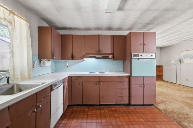 4 Porter Road, Chelmsford, MA 01824