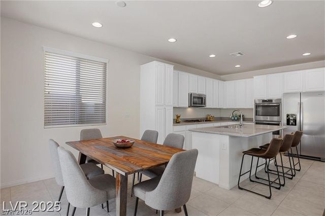 12521 Lylan Ridge Street, Las Vegas, NV 89138