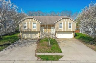 600-602 Andypaul Court, Raymore, MO 64083