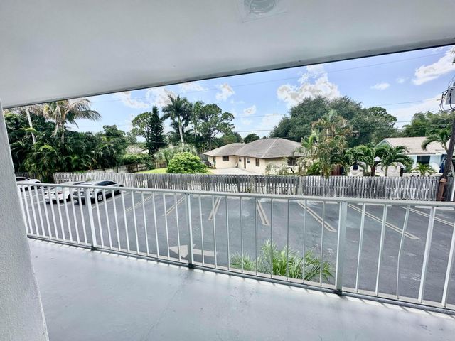 6 GARDEN Street 204P, Tequesta, FL 33469