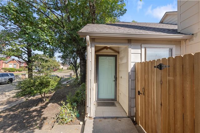2706 Bridge Lake Drive, Irving, TX 75060