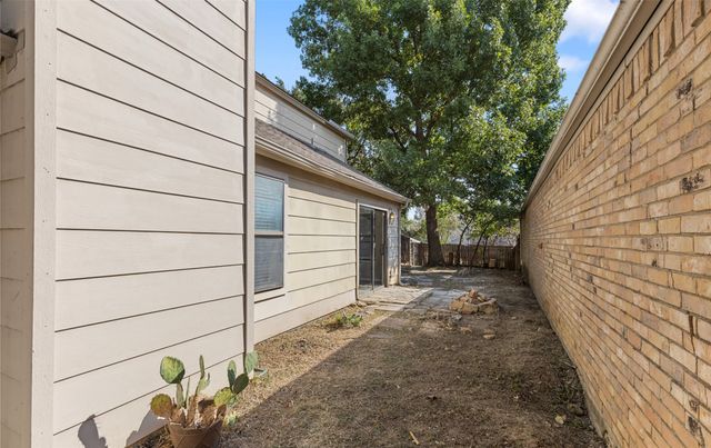 2706 Bridge Lake Drive, Irving, TX 75060