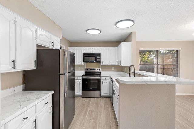 2706 Bridge Lake Drive, Irving, TX 75060