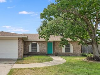 2108 Matagorda Dr, Portland, TX 78374