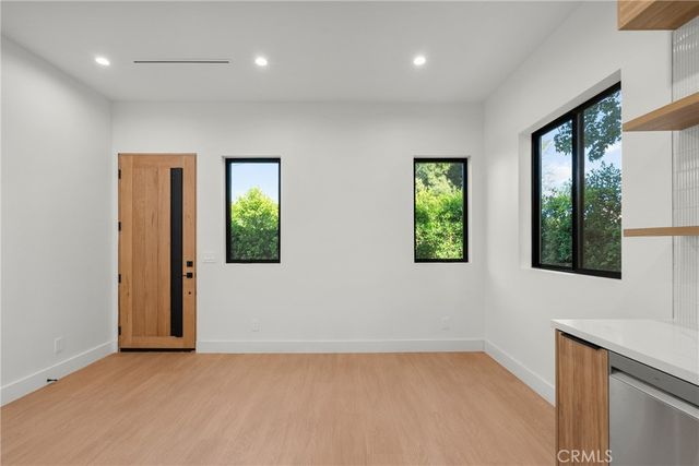 19146 Keswick, Reseda, CA 91335