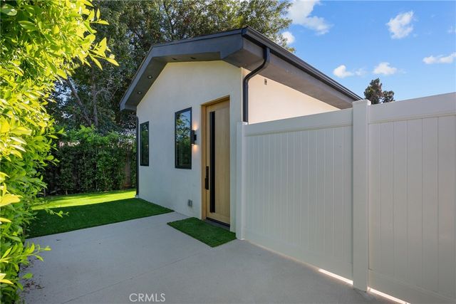 19146 Keswick, Reseda, CA 91335