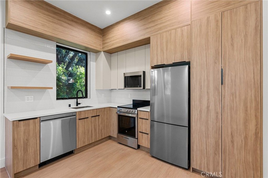 19146 Keswick, Reseda, CA 91335