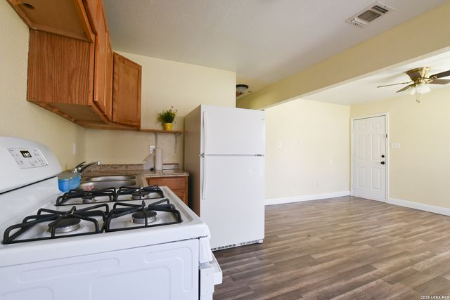 1263 Chalmers, San Antonio, TX 78211