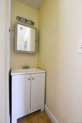 1263 Chalmers, San Antonio, TX 78211
