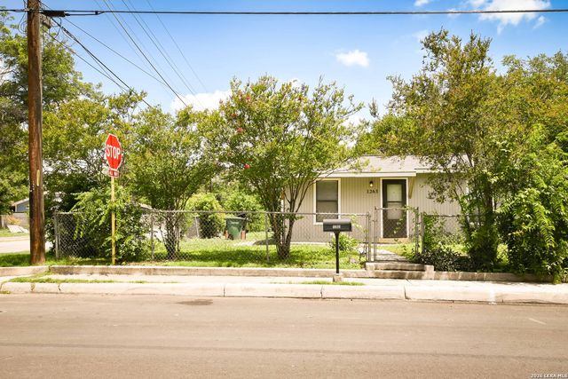 1263 Chalmers, San Antonio, TX 78211