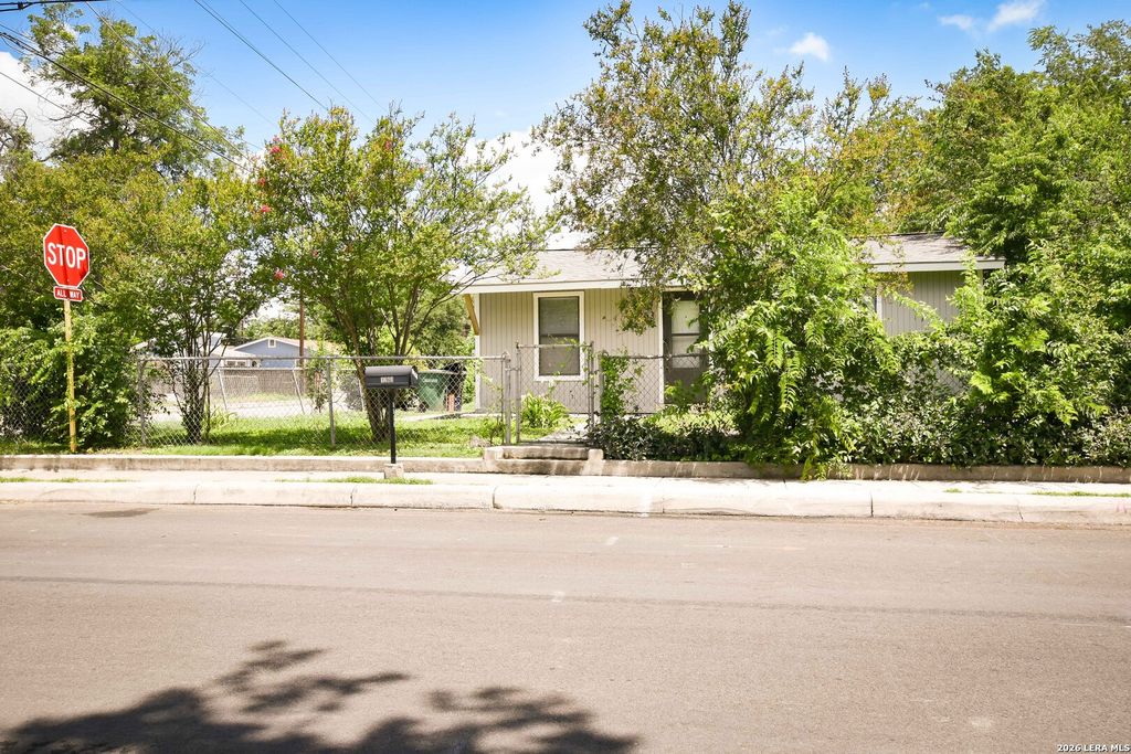 1263 Chalmers, San Antonio, TX 78211