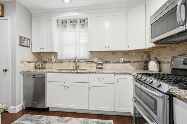 1554 Waterford Drive, Lewisville, TX 75077