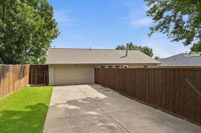 1554 Waterford Drive, Lewisville, TX 75077