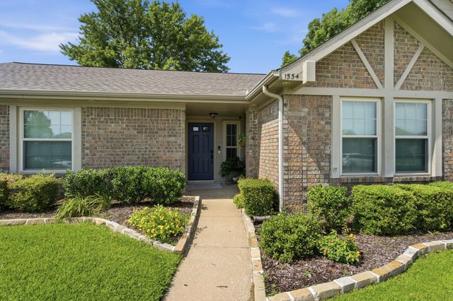 1554 Waterford Drive, Lewisville, TX 75077