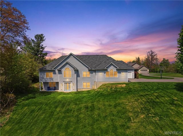 6784 Milestrip Road, Orchard Park, NY 14127