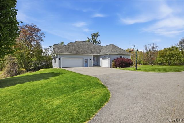6784 Milestrip Road, Orchard Park, NY 14127