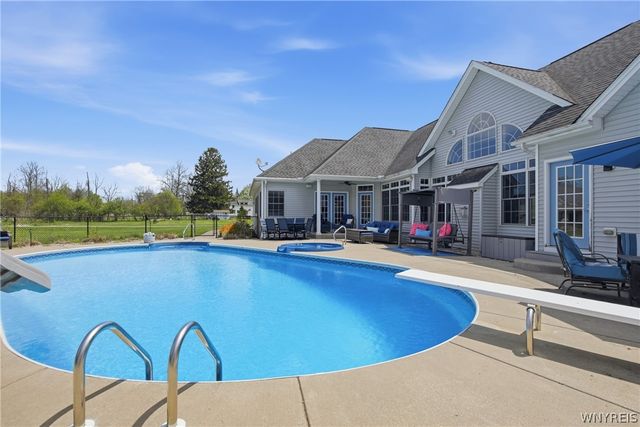 6784 Milestrip Road, Orchard Park, NY 14127