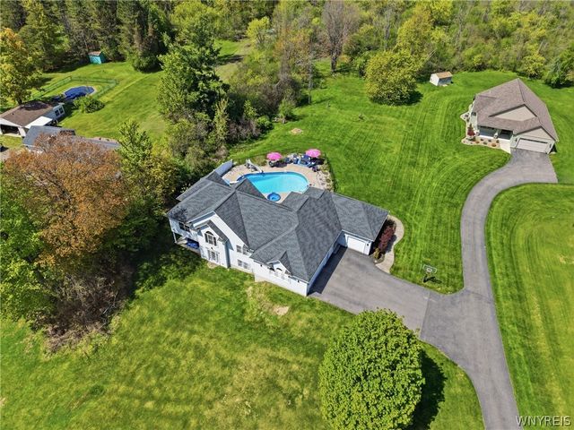 6784 Milestrip Road, Orchard Park, NY 14127